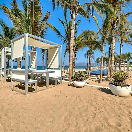Beachfront Duplex With Multiple Pools - Beachclub